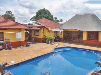 4 Bedroom House for Sale For Sale in Kempton Park - Home Sell - MR29287