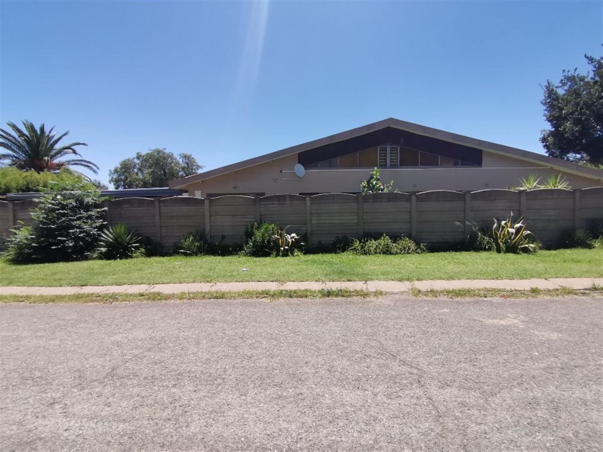 Front View of property in Sonland Park