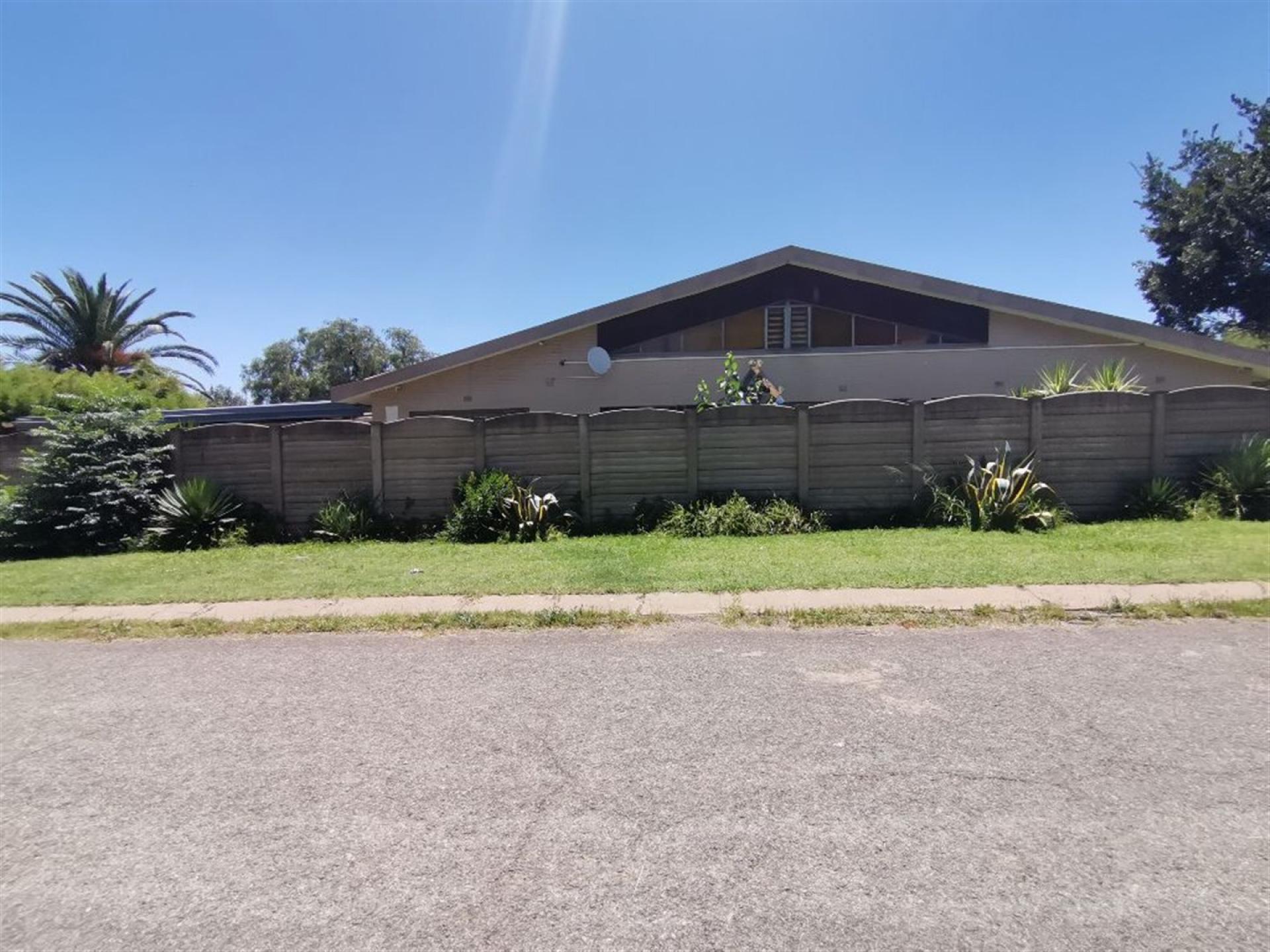 Front View of property in Sonland Park