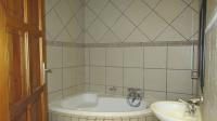 Bathroom 3+ - 5 square meters of property in Schoemansville