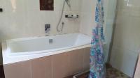 Main Bathroom - 6 square meters of property in Dawn Park