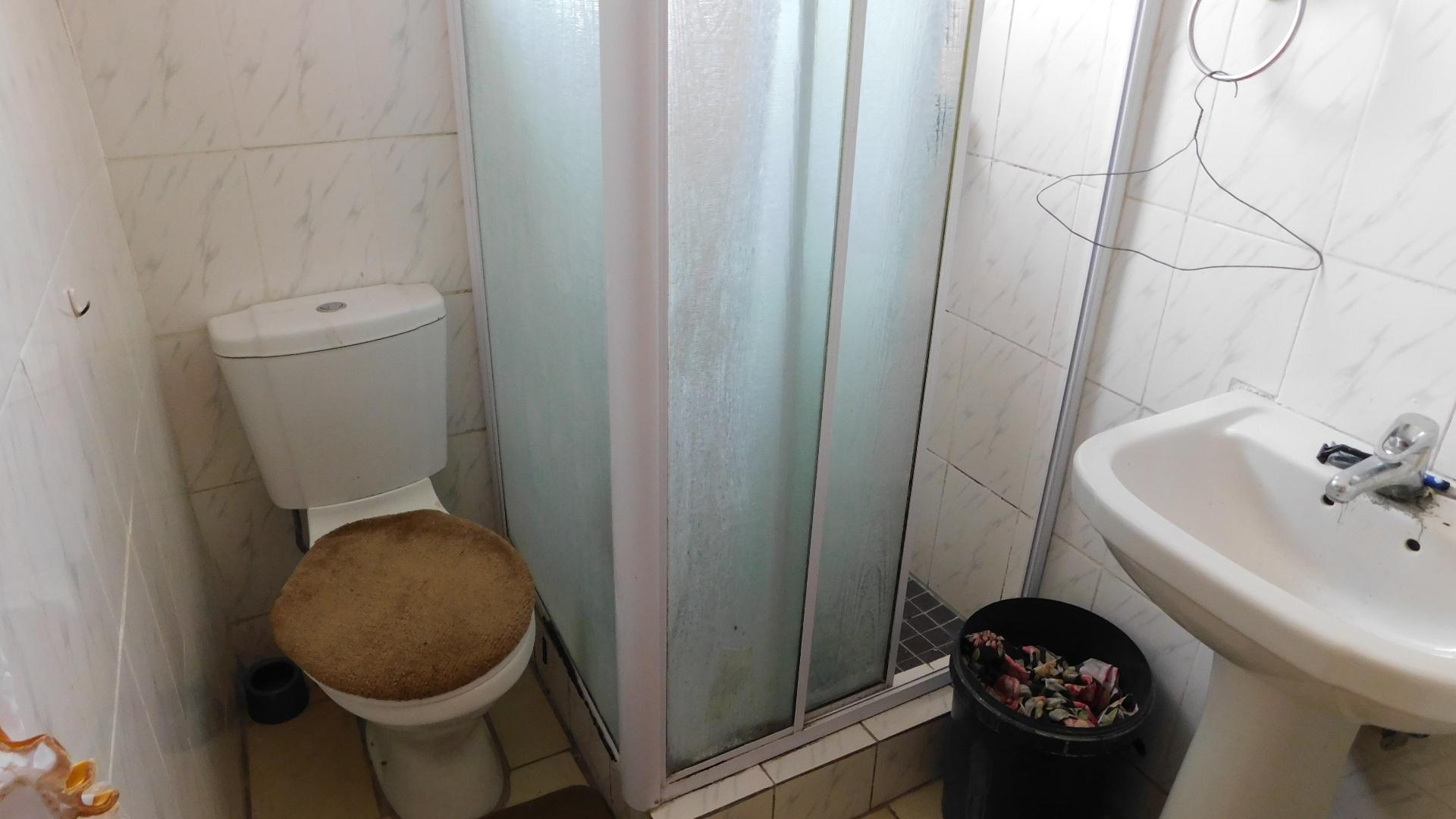 Bathroom 3+ - 3 square meters of property in Risecliff