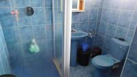 Main Bathroom - 4 square meters of property in Risecliff