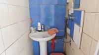 Bathroom 2 - 4 square meters of property in Risecliff