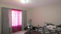 Bed Room 1 - 14 square meters of property in Waterval East