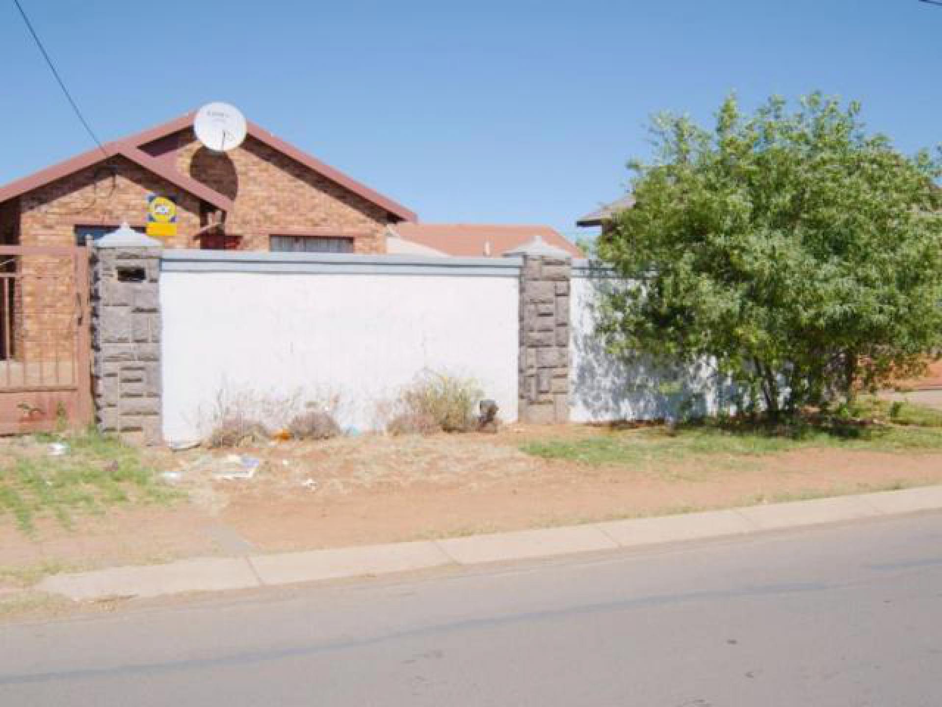 Front View of property in Grasslands