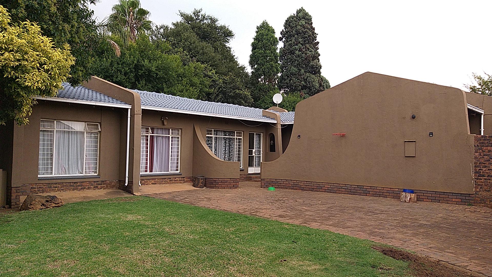 Front View of property in Brackenhurst