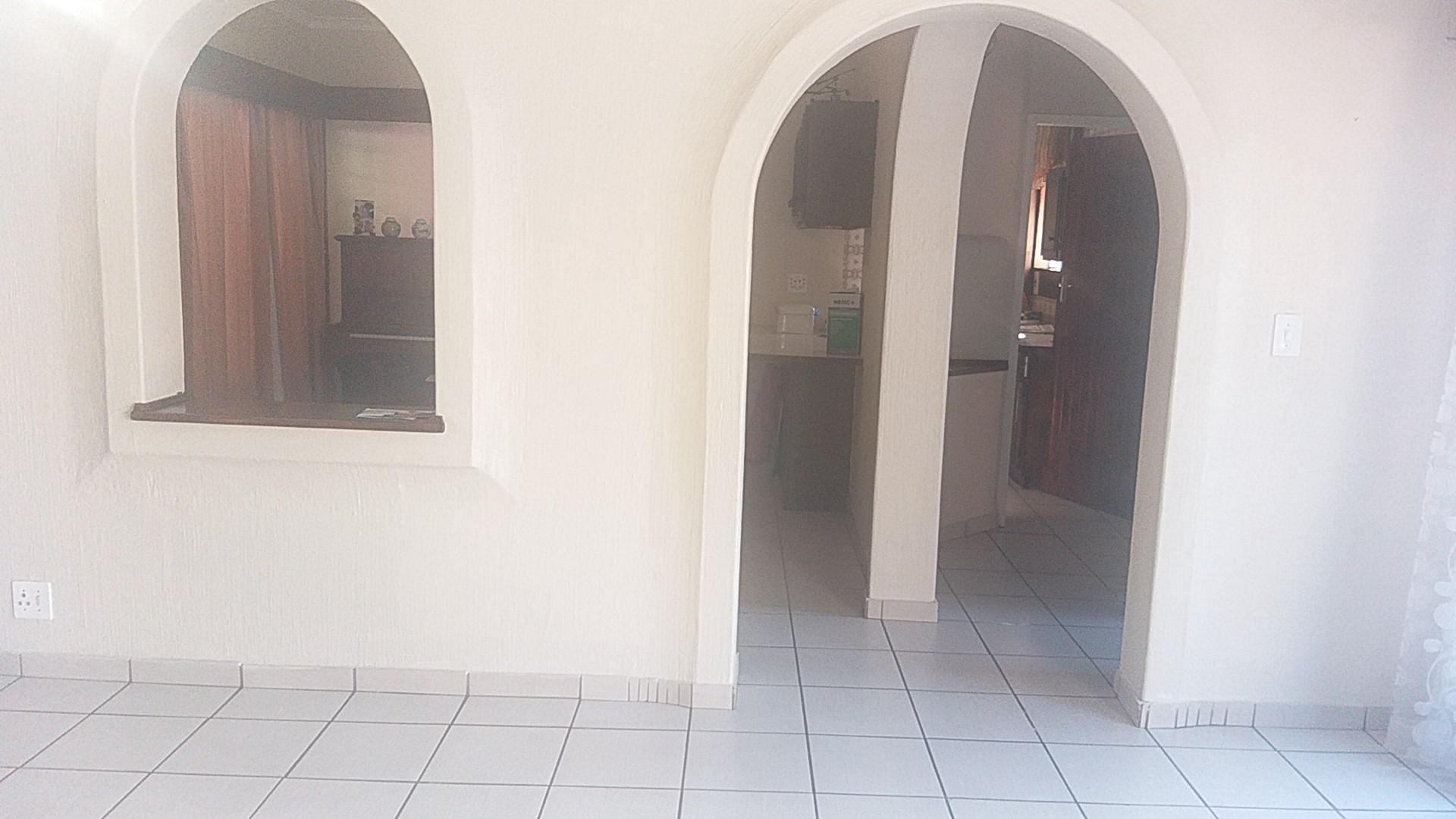 Lounges - 26 square meters of property in Brackenhurst