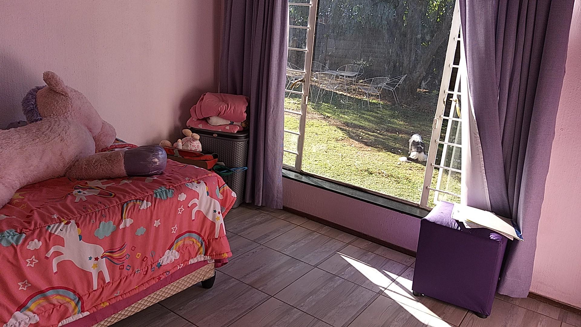 Bed Room 2 - 14 square meters of property in Brackenhurst