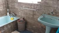 Bathroom 1 - 12 square meters of property in Brackenhurst