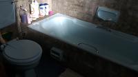 Bathroom 1 - 12 square meters of property in Brackenhurst