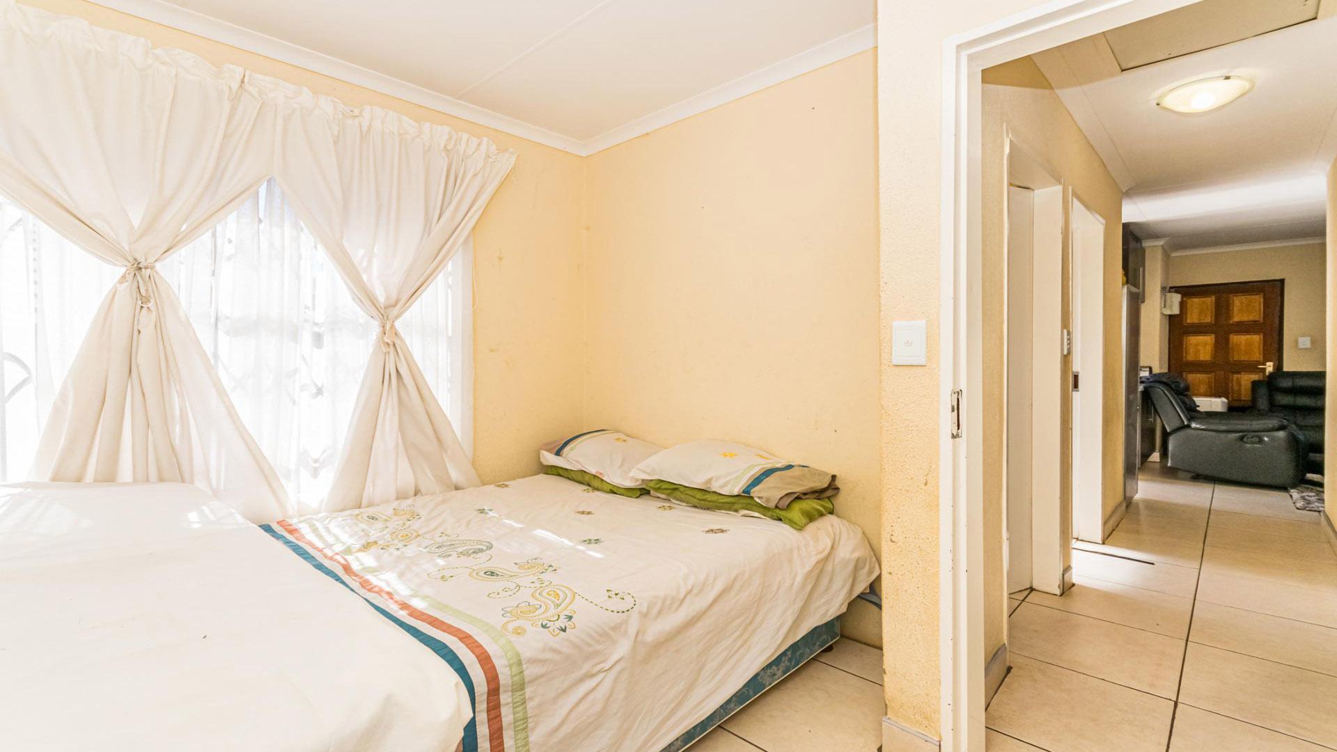 Bed Room 2 - 9 square meters of property in Mindalore