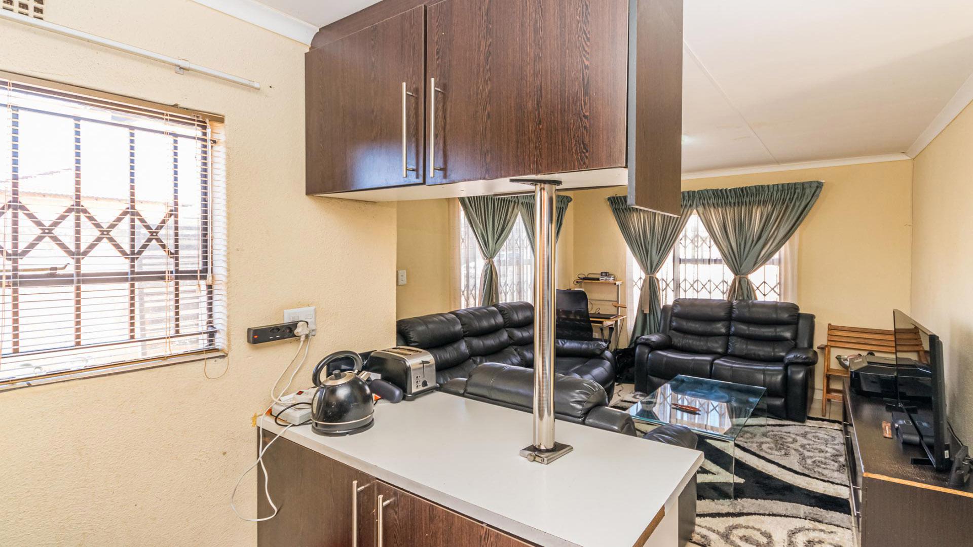 Kitchen - 6 square meters of property in Mindalore