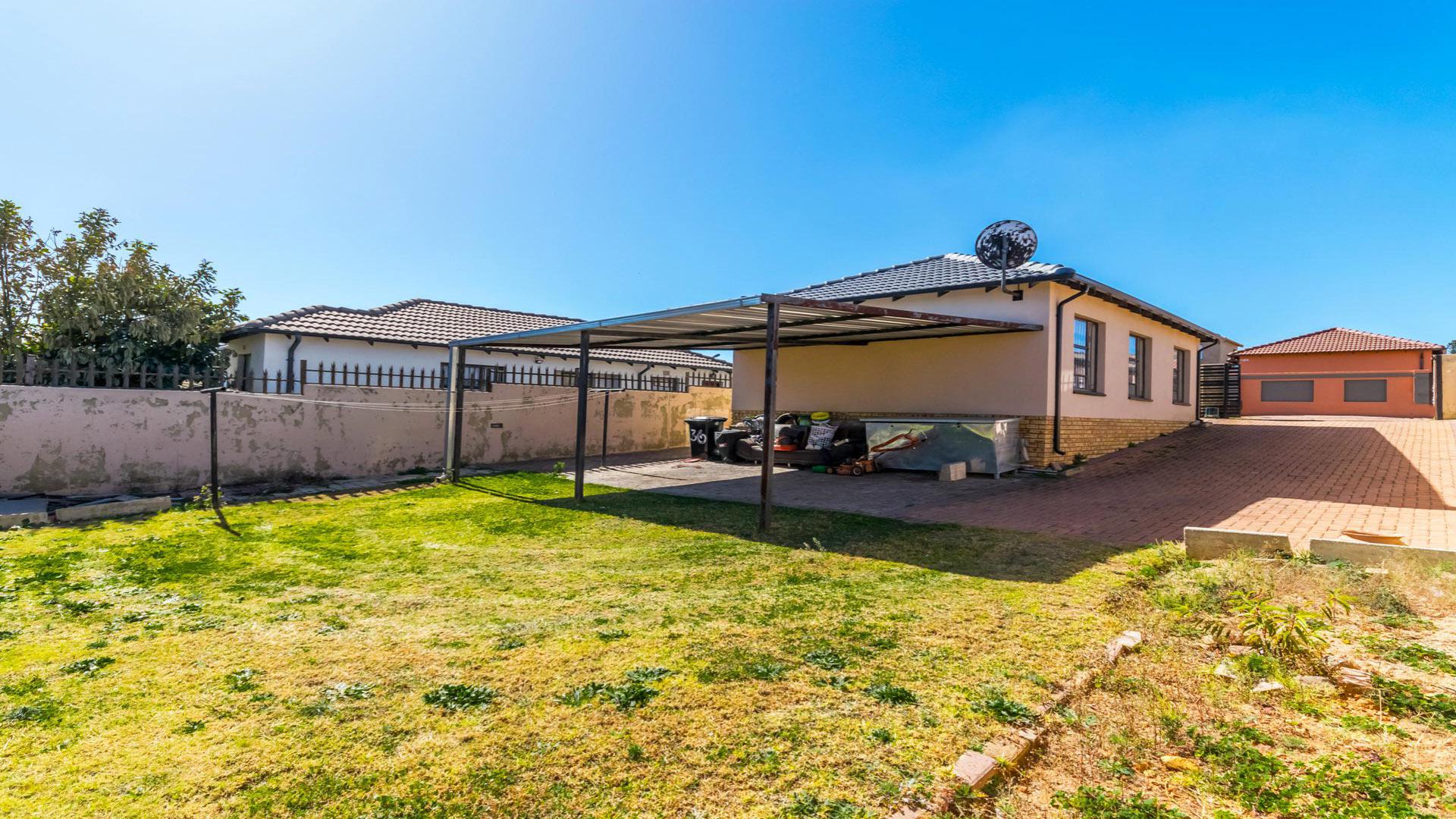 Carport  of property in Mindalore