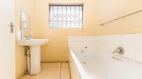 Bathroom 1 - 4 square meters of property in Mindalore
