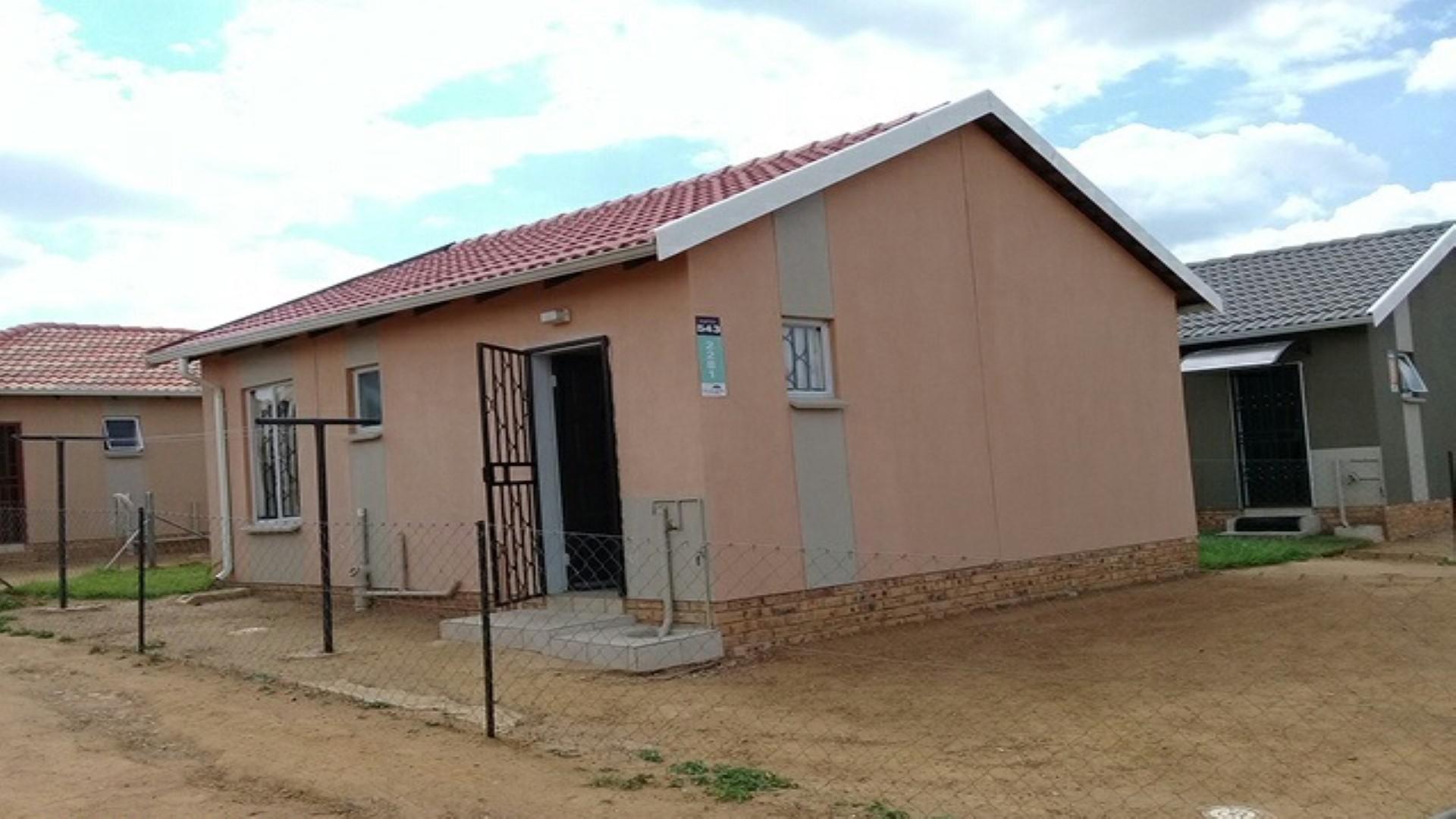 Front View of property in Savanna City