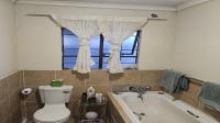 Bathroom 1 of property in Heidedal