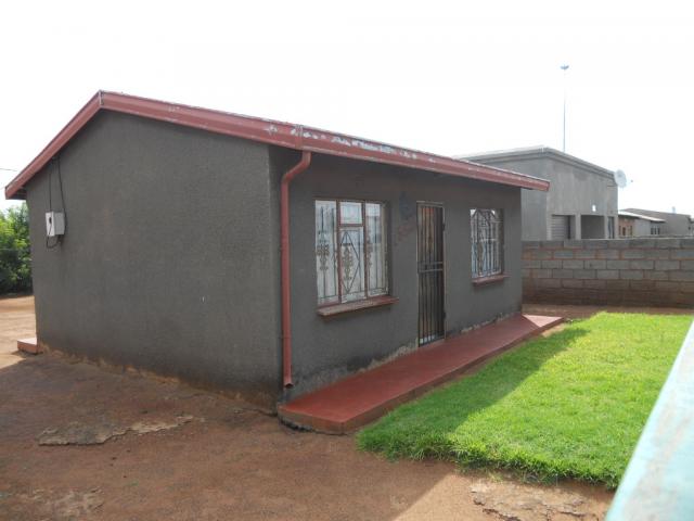 Front View of property in Vosloorus