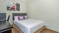 Bed Room 2 - 15 square meters of property in Honeydew Manor