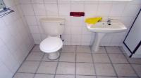 Bathroom 2 - 10 square meters of property in St Micheals on Sea