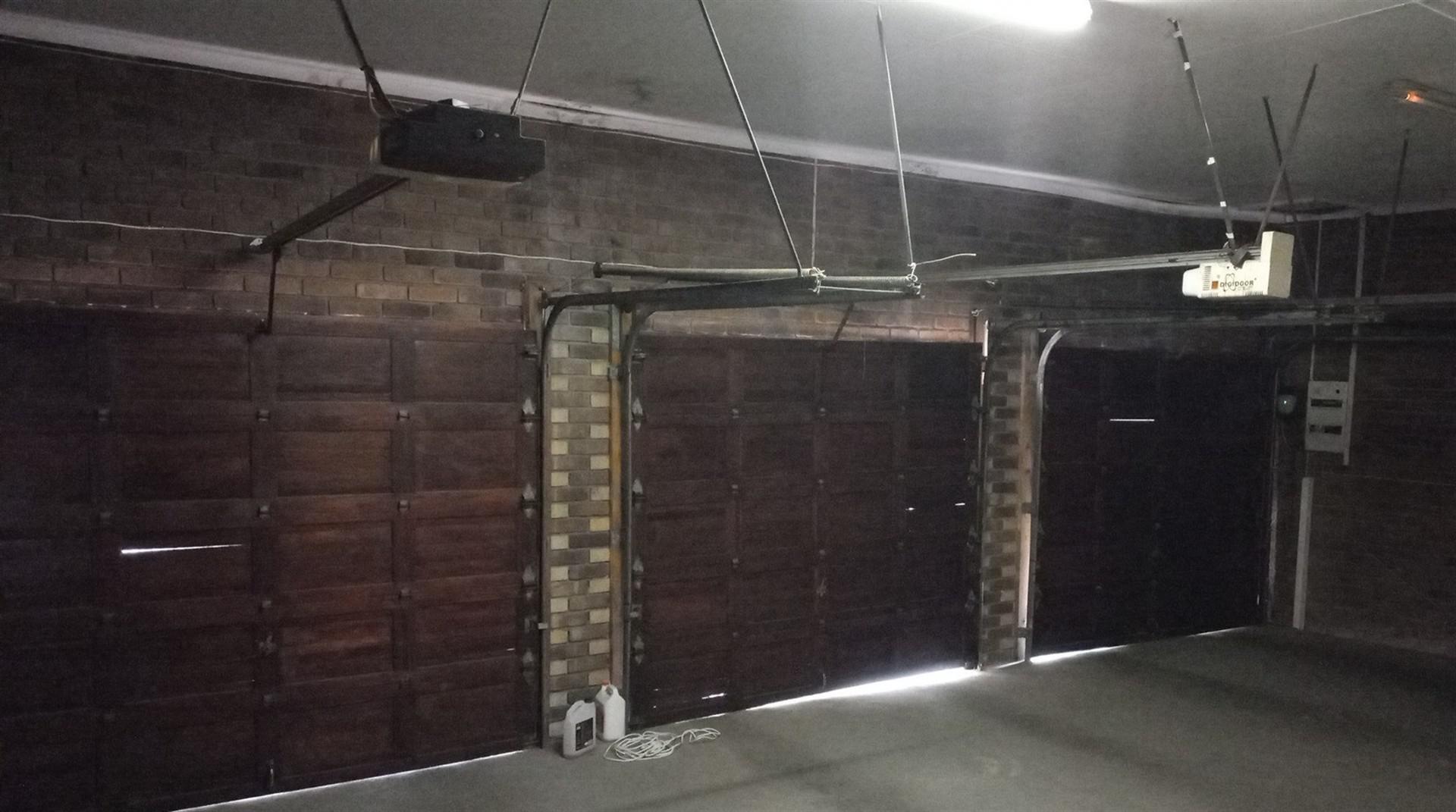 Garage of property in Bendor