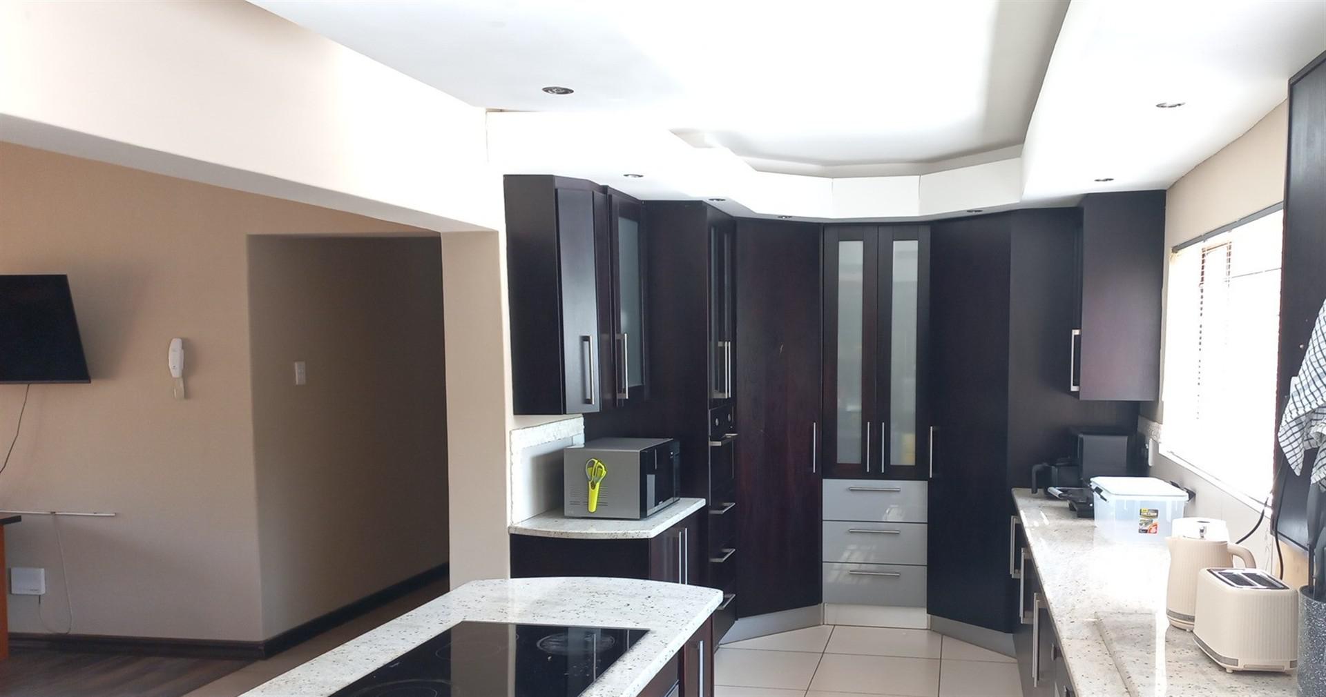 Kitchen of property in Bendor