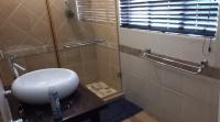 Main Bedroom of property in Bendor