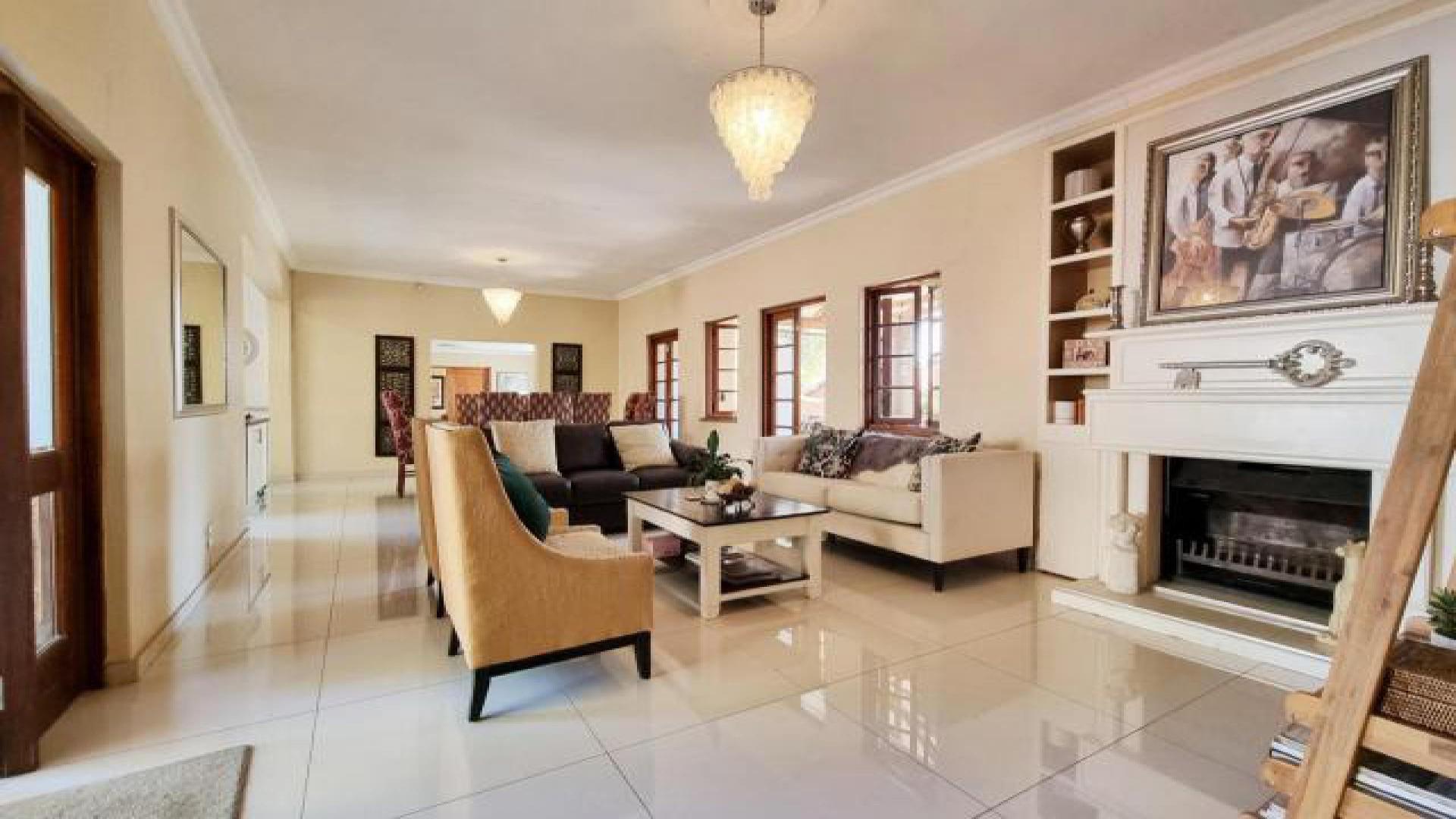 Lounges - 56 square meters of property in Waterkloof