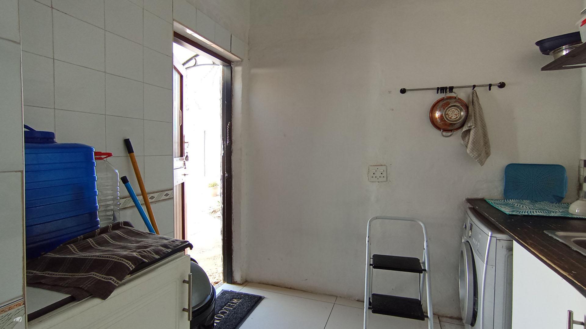 Scullery - 6 square meters of property in Waterkloof