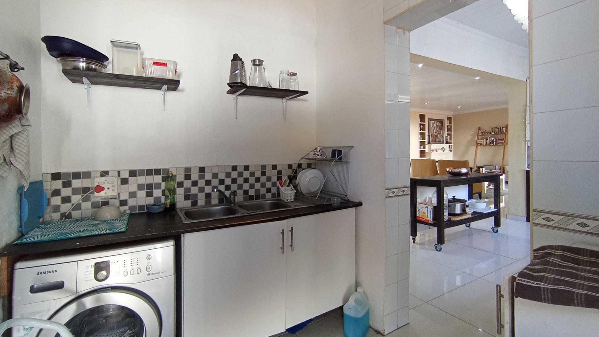 Scullery - 6 square meters of property in Waterkloof