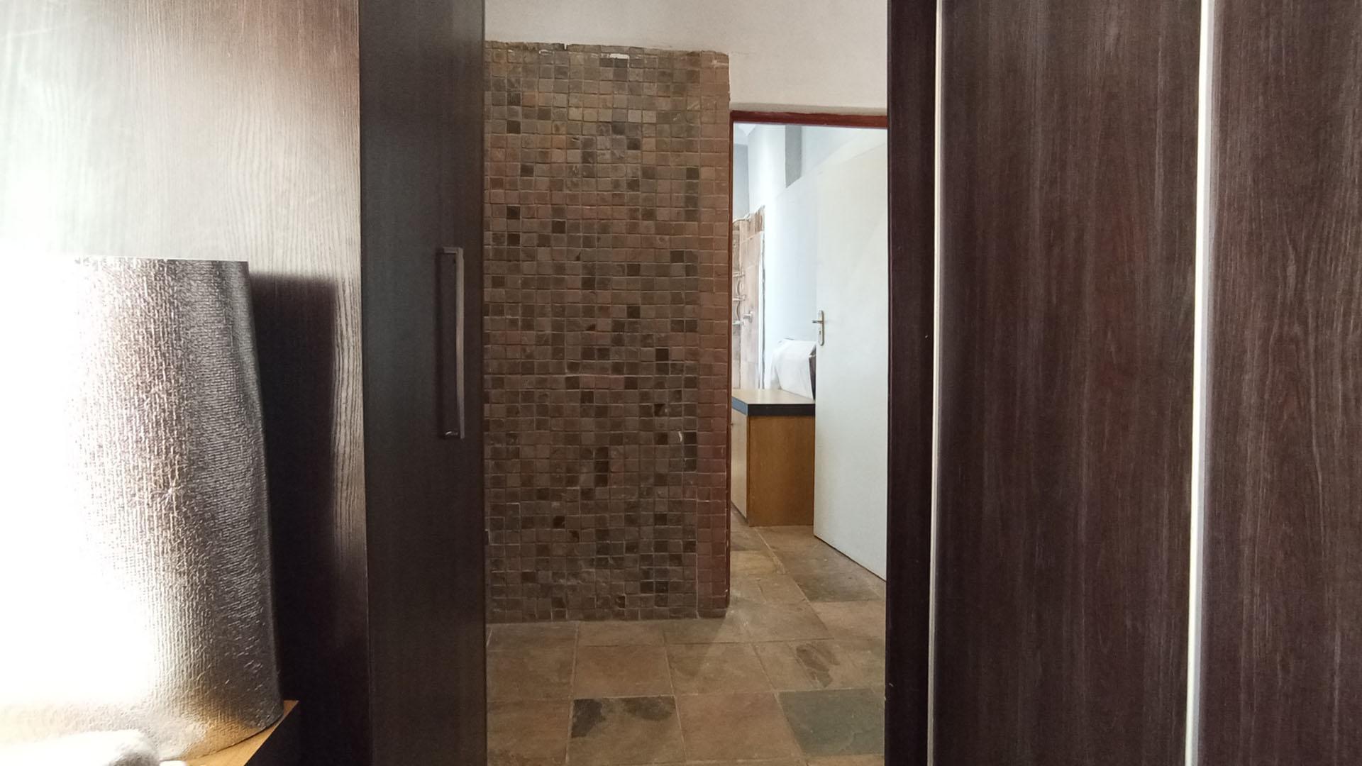 Main Bedroom - 36 square meters of property in Waterkloof