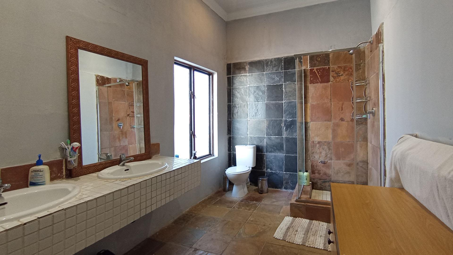 Main Bathroom - 9 square meters of property in Waterkloof