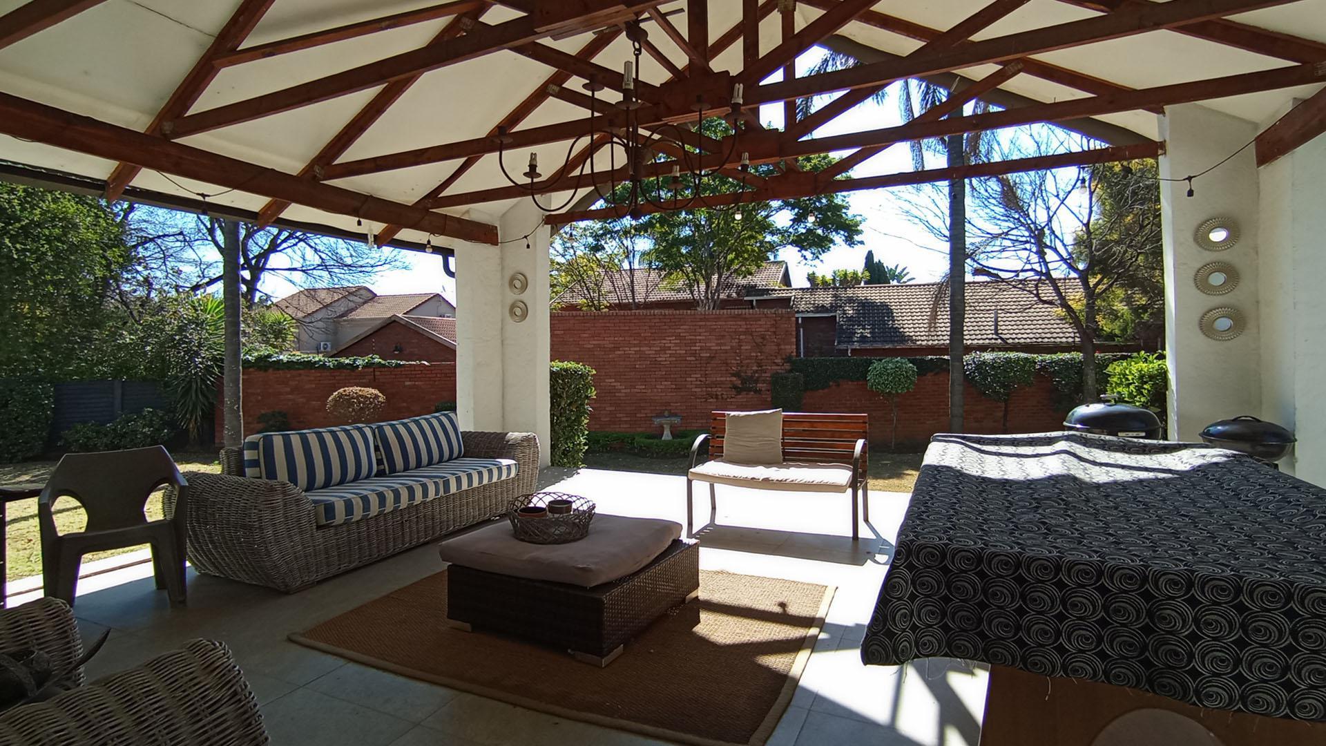 Patio - 131 square meters of property in Waterkloof