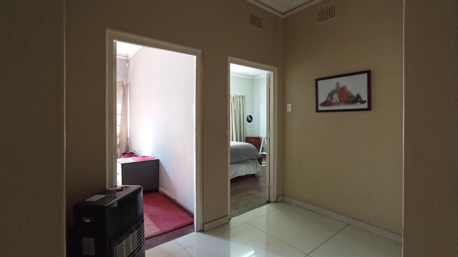 Spaces - 15 square meters of property in Waterkloof