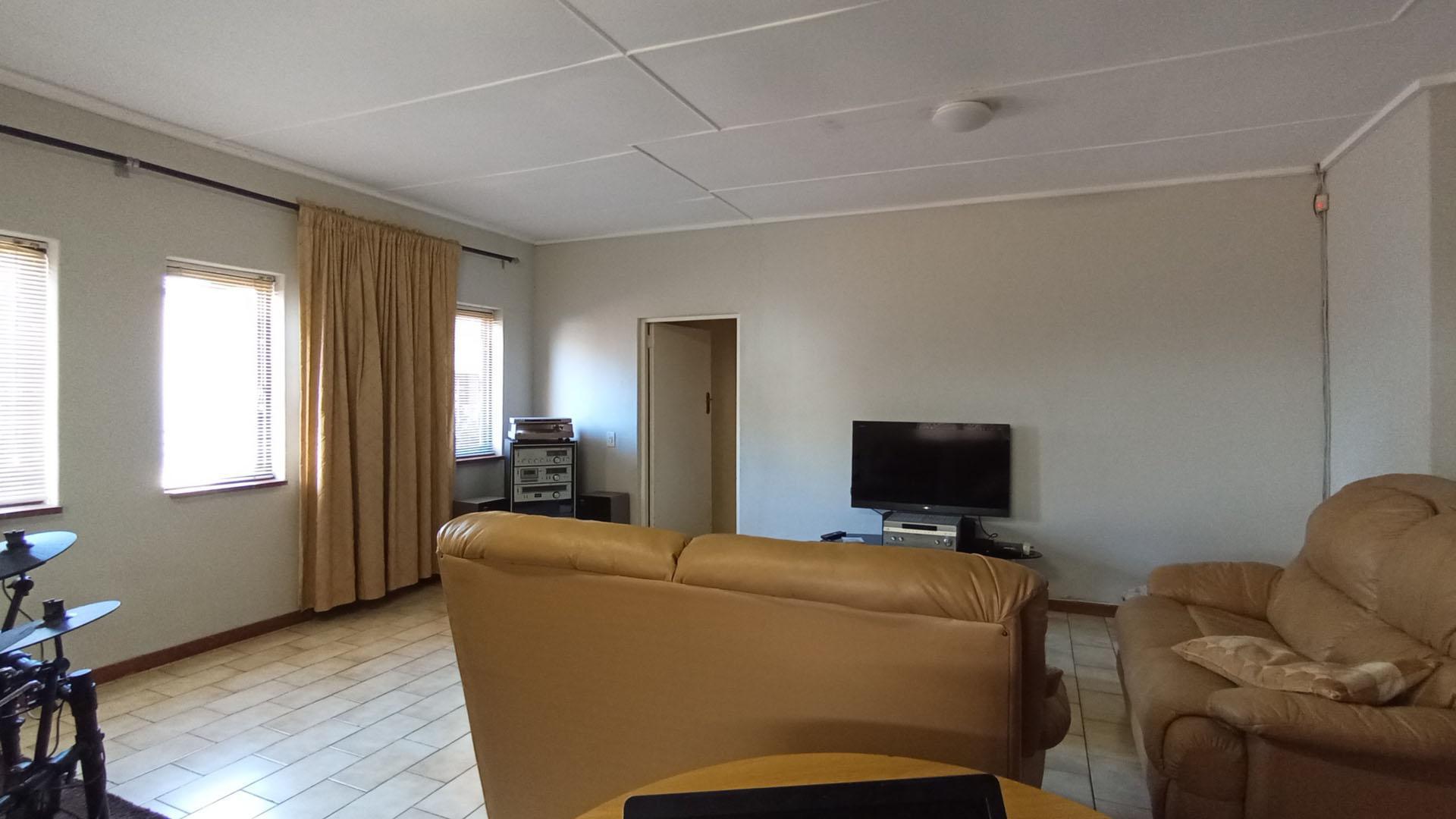 TV Room - 35 square meters of property in Waterkloof