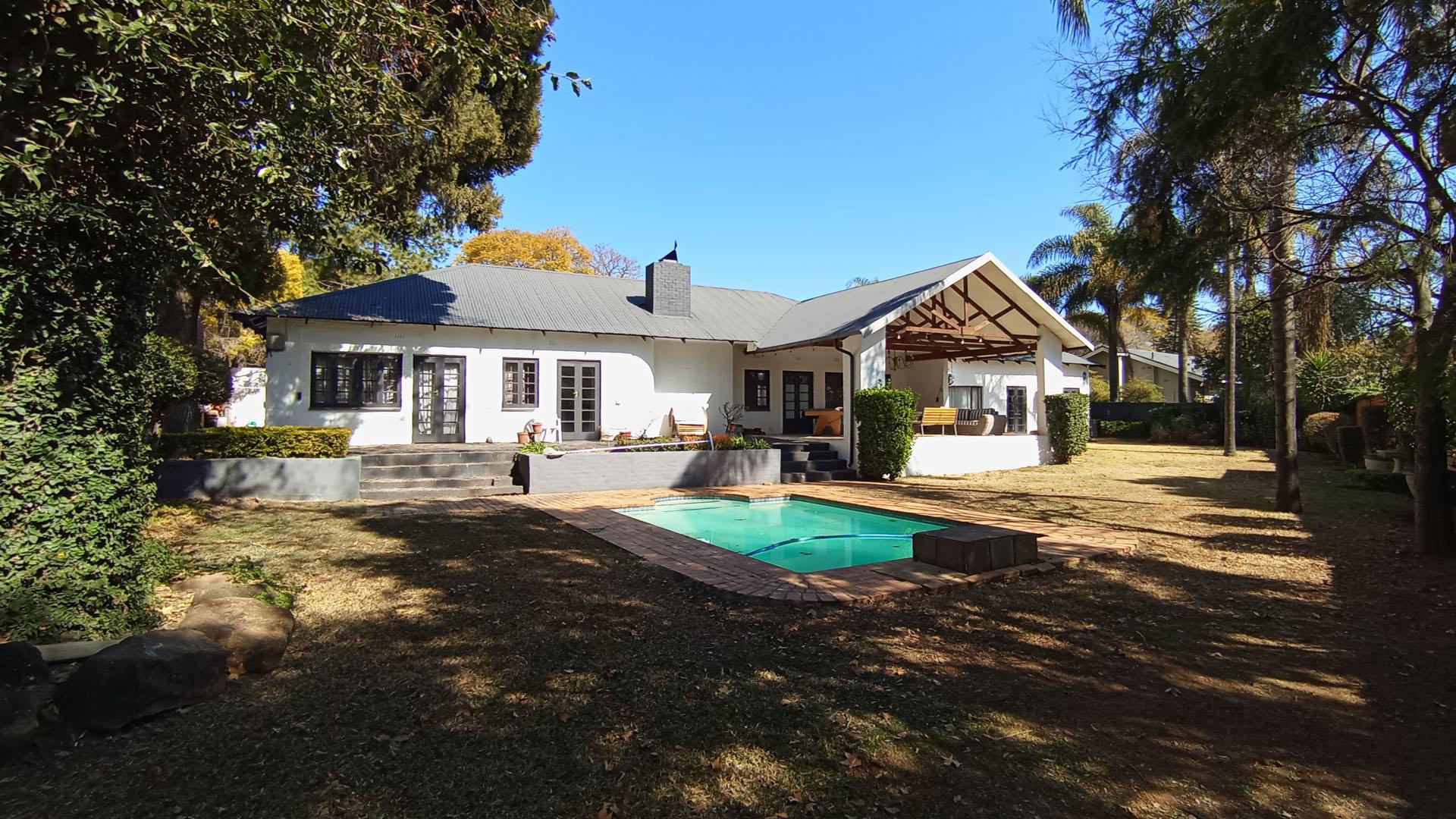 Swimming Pool of property in Waterkloof