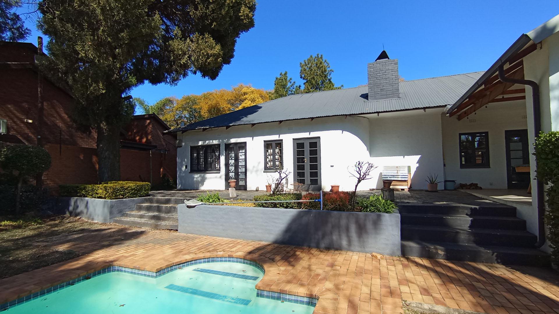 Swimming Pool of property in Waterkloof