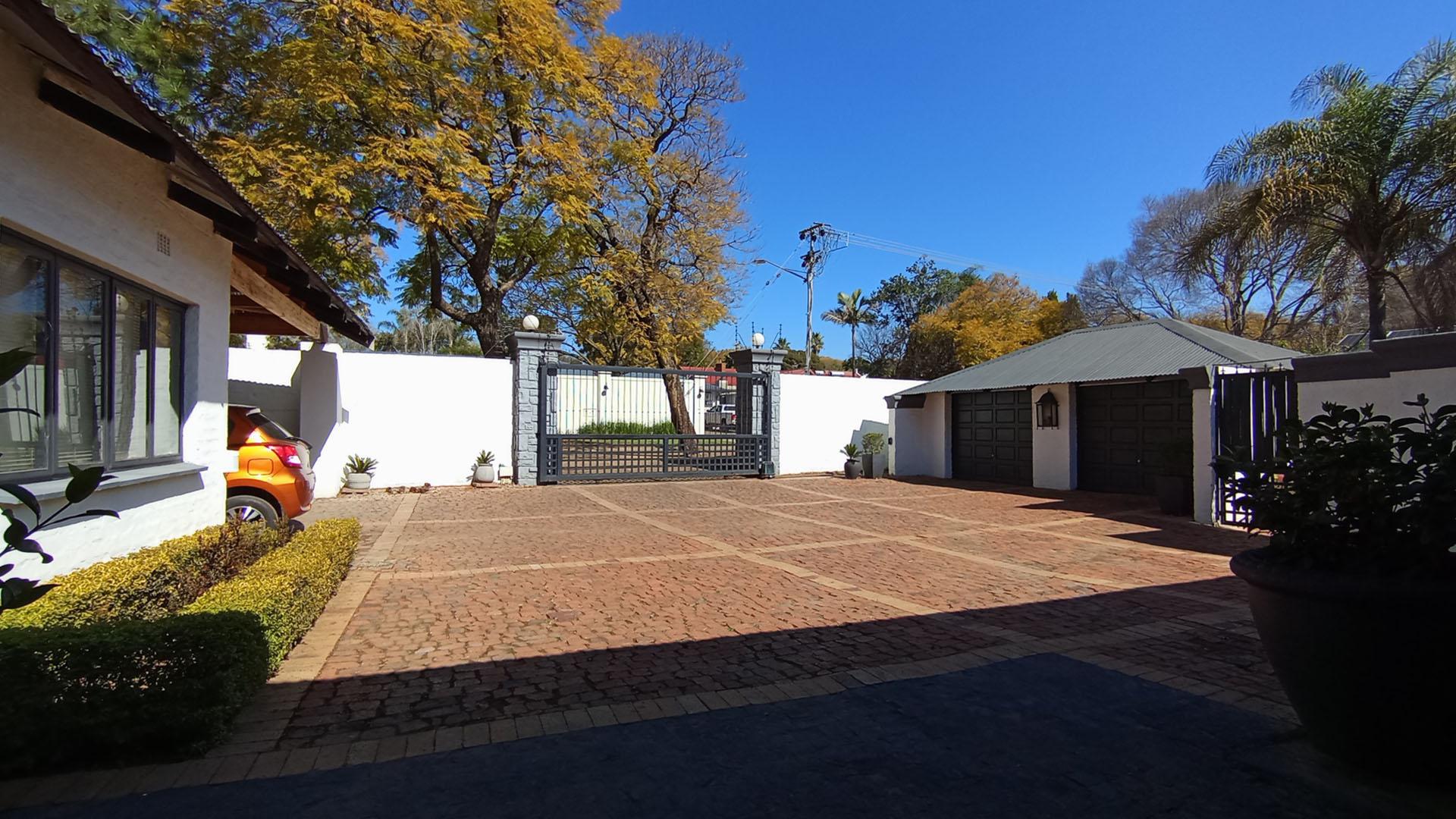 Garage of property in Waterkloof