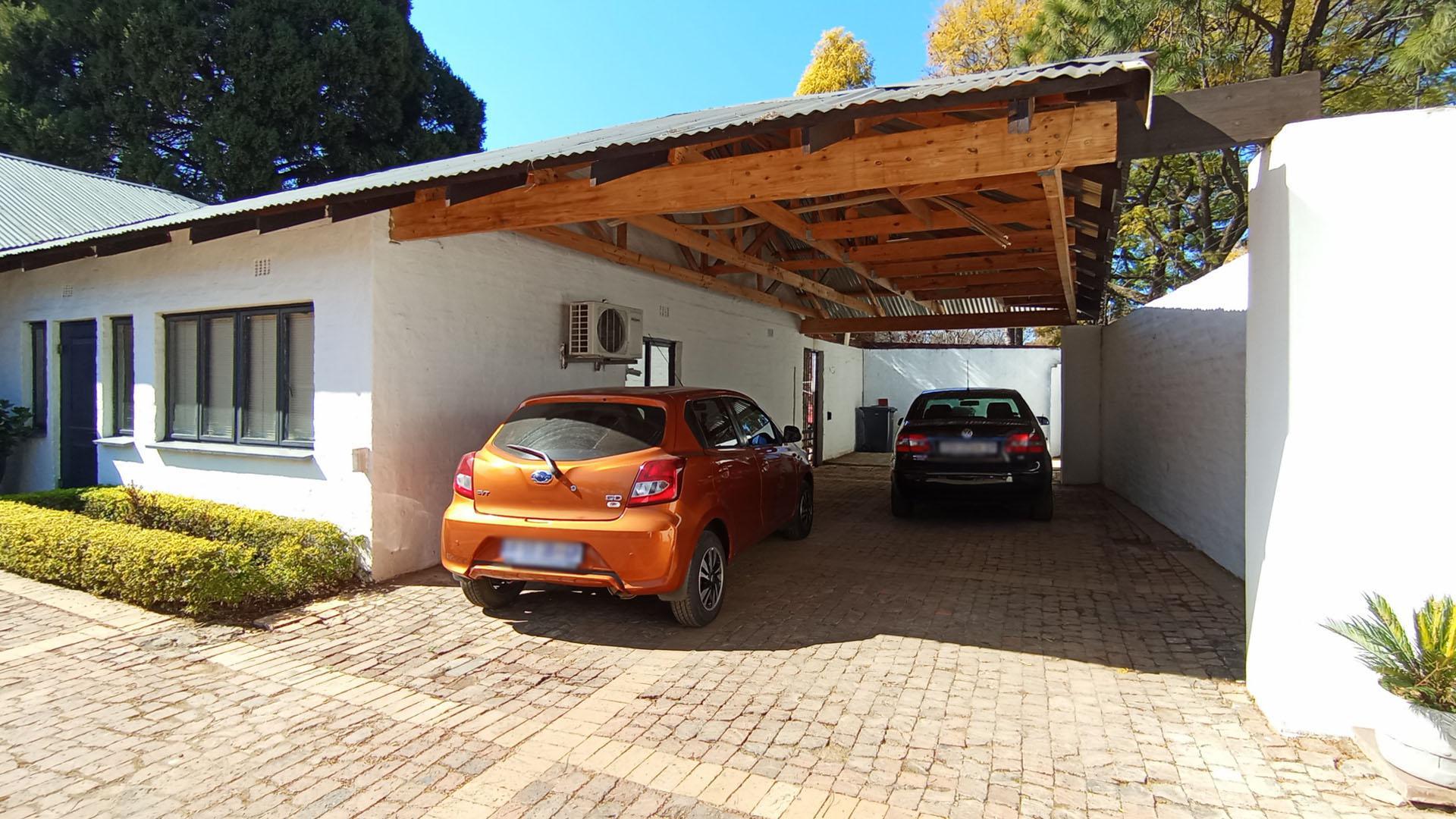 Carport  of property in Waterkloof