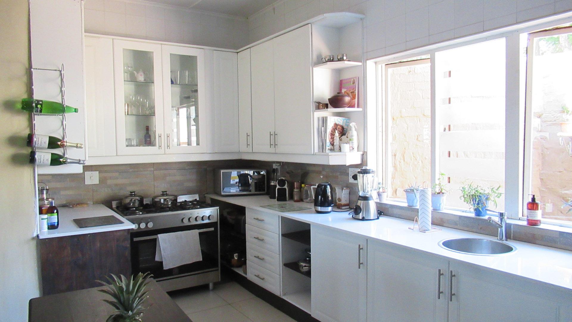 Kitchen - 23 square meters of property in Waterkloof