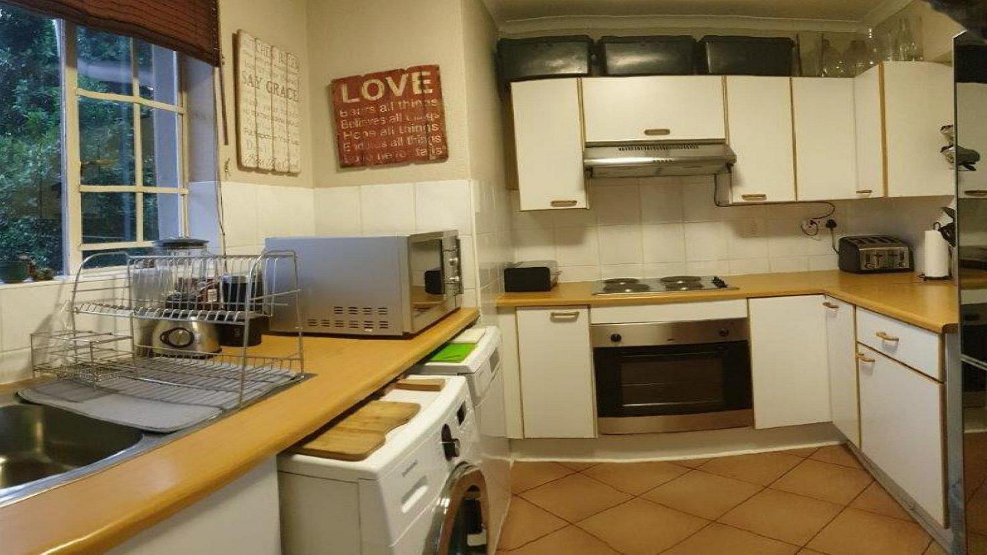 Kitchen - 9 square meters of property in Paulshof