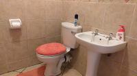 Bathroom 1 - 4 square meters of property in Noordhang