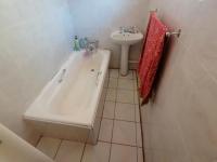 Bathroom 1 - 2 square meters of property in Kenmare