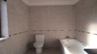 Bathroom 3+ - 6 square meters of property in Hartbeespoort
