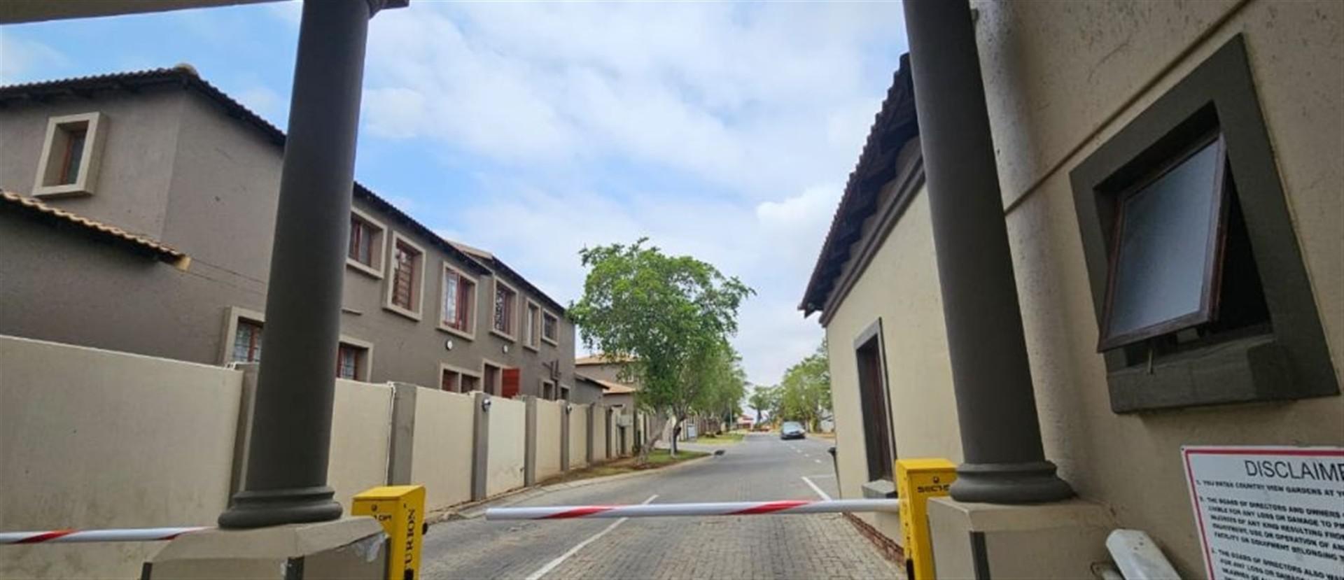 Front View of property in Country View