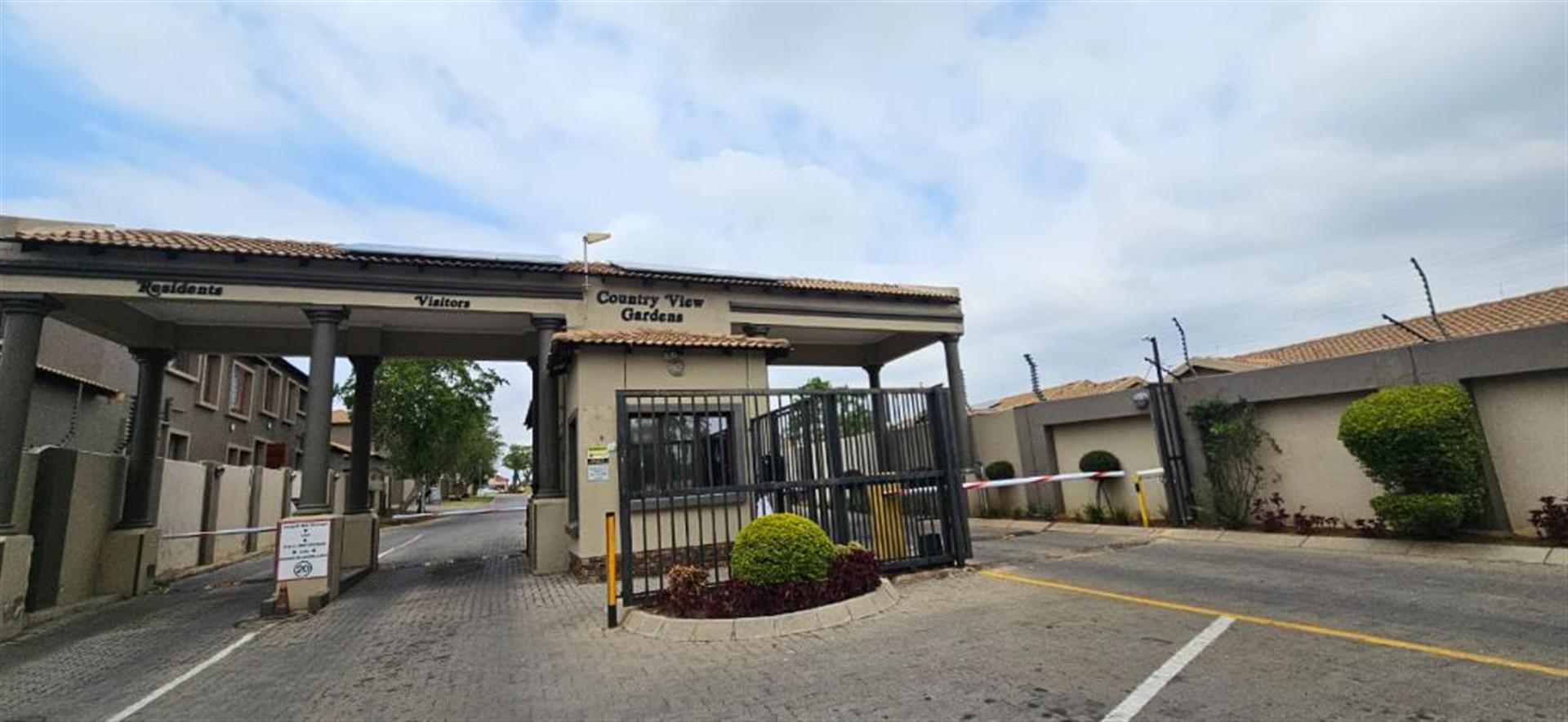 Front View of property in Country View