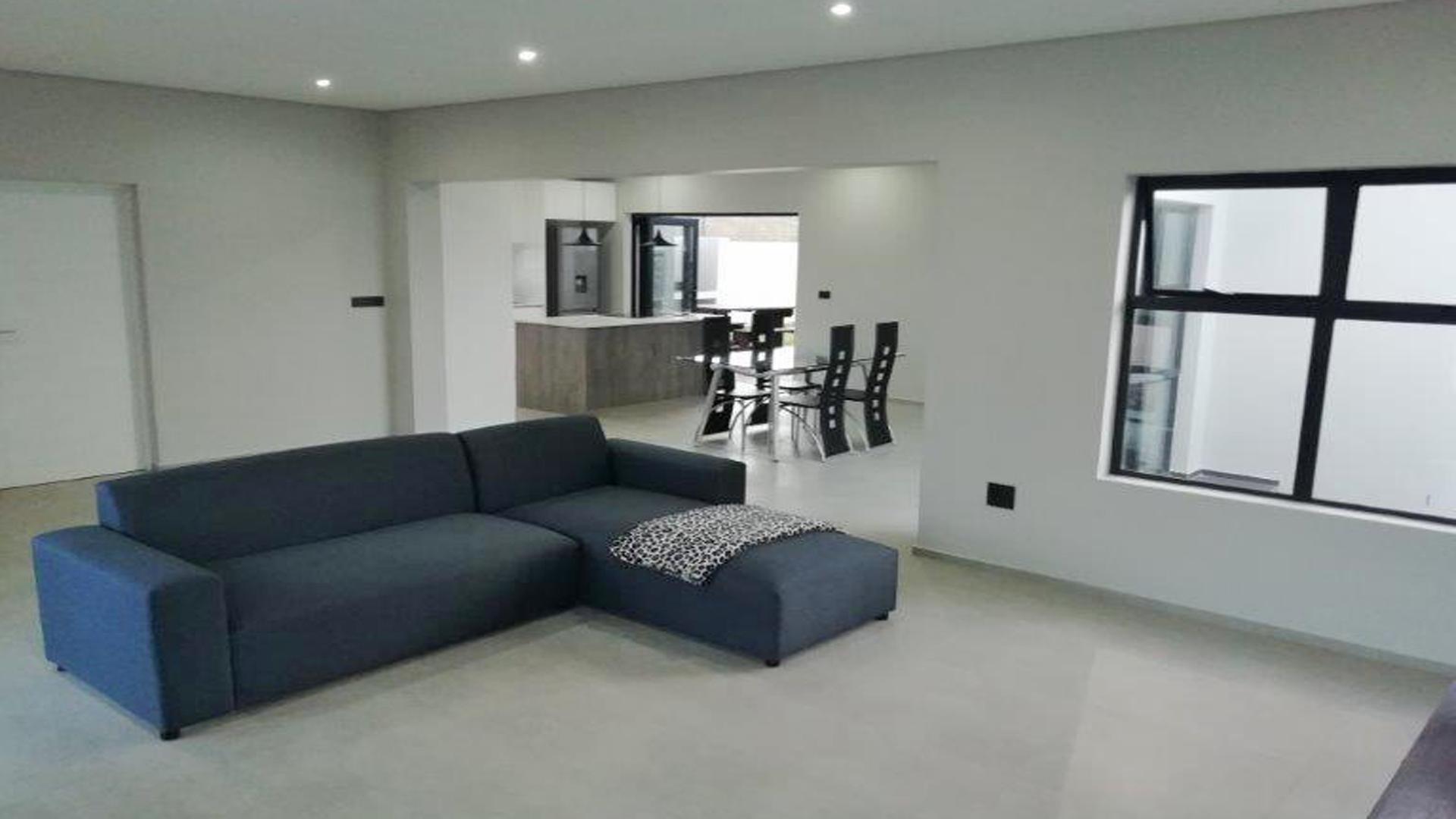 Lounges - 34 square meters of property in Sandown Estate