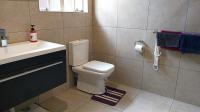 Bathroom 1 - 7 square meters of property in Crystal Park