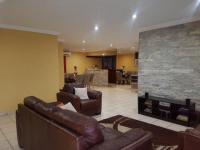 Lounges - 31 square meters of property in Crystal Park