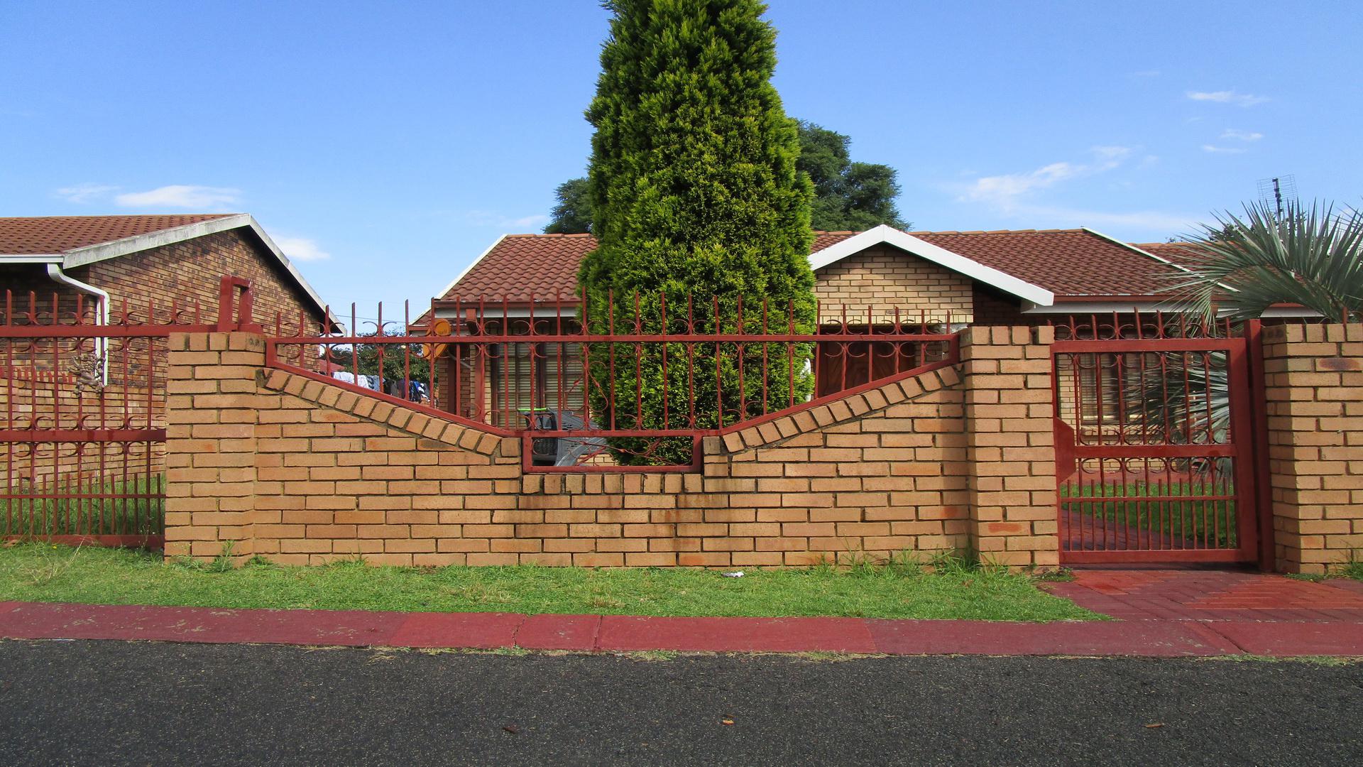Standard Bank EasySell 3 Bedroom House for Sale in Emalahleni (Witbank